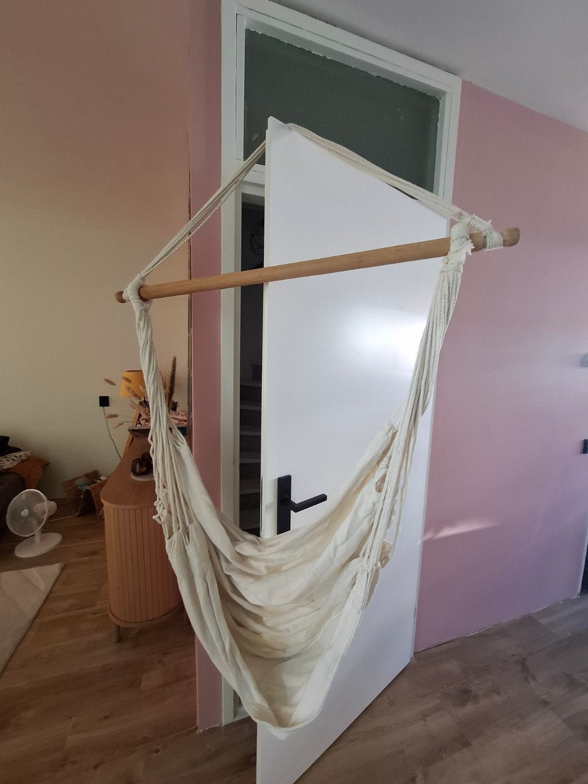 Hangstoel met houten stok en bevestigingshaak, Ophalen, Gebruikt, Boho, Wit