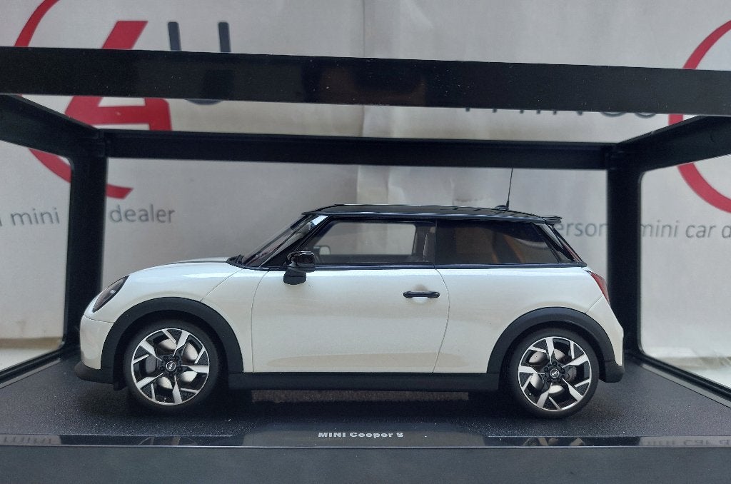 OttoMobile 1:18 Mini Cooper S 2025 wit metallic nieuw, Hobby en Vrije tijd, Ophalen of Verzenden, Nieuw, Auto, OttOMobile
