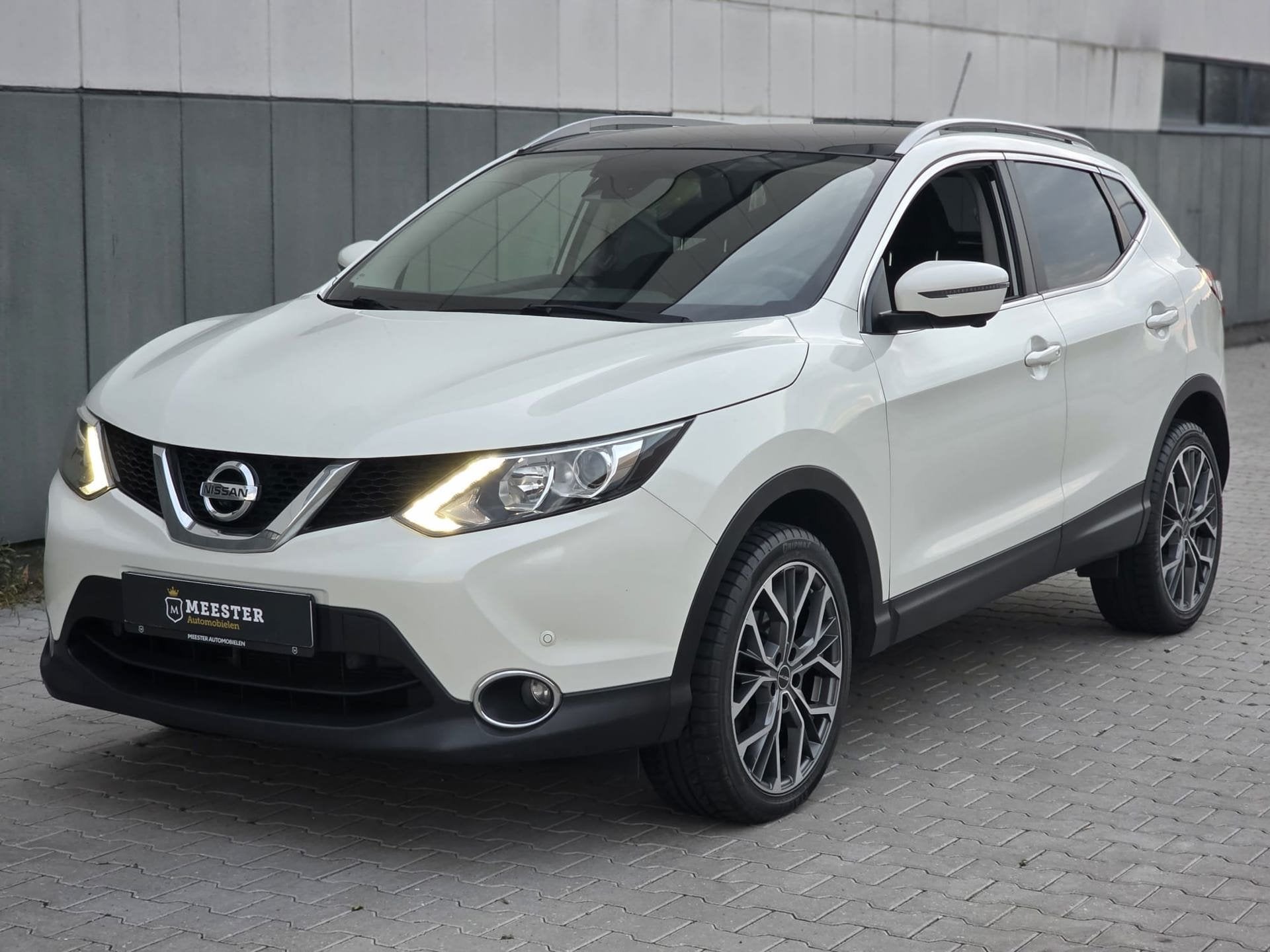 Nissan Qashqai 1.2 Tekna |PANO|NAVI|STOELVERW, Voorwielaandrijving, Automatische klimaatregeling, Stof, Gebruikt