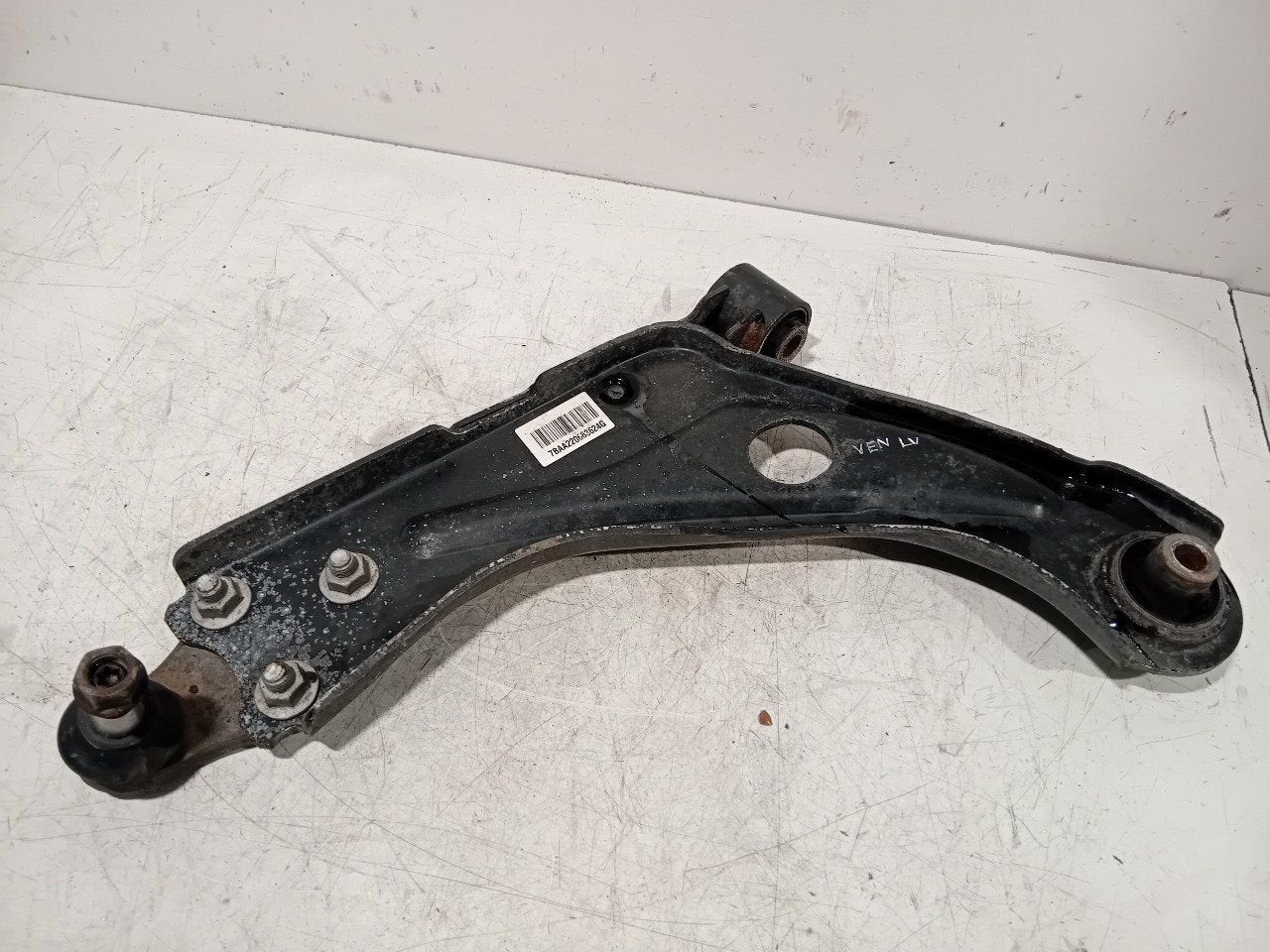 Draagarm links voor Peugeot 3008, Onderdelen@venauto.nl, Van der Ven Autorecycling B.V., Gebruikt, Ettenseweg 76, 4706 PB Roosendaal, The Netherlands