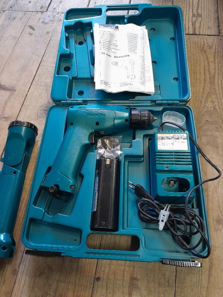 Makita accuboor machine 6015D in koffer met losse lamp ML702, Ophalen of Verzenden, Gebruikt, Accuboormachine, Makita