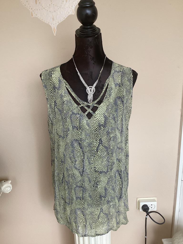 Mouwloze top met slangenprint en vetersluiting maat L, Ophalen of Verzenden, Zo goed als nieuw