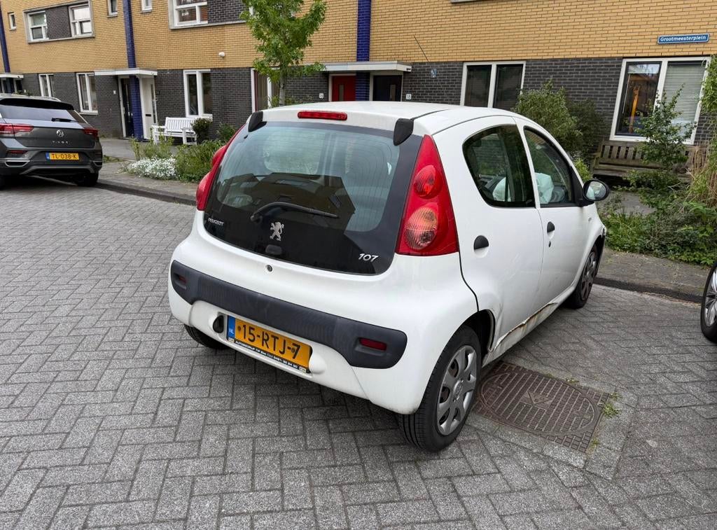 SCHADE AUTO Peugeot 107 1.0 12V 5DR 2011 Wit, Voorwielaandrijving, 4 stoelen, Origineel Nederlands, Handgeschakeld