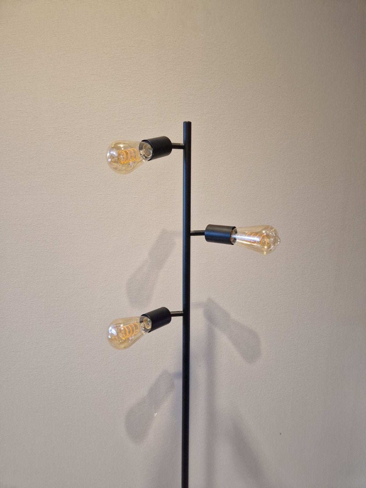Zwarte vloerlamp met 3 verstelbare lichtpunten, Huis en Inrichting, Ophalen, E27 (groot), Zo goed als nieuw, Metaal