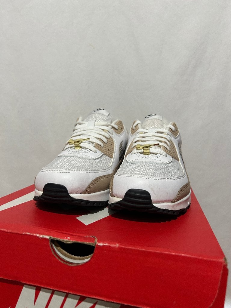 NIEUW! Maat 40 - Nike Air Max 90 United in Victory, Kleding | Dames, Verzenden, Wit, Nieuw, Sneakers of Gympen