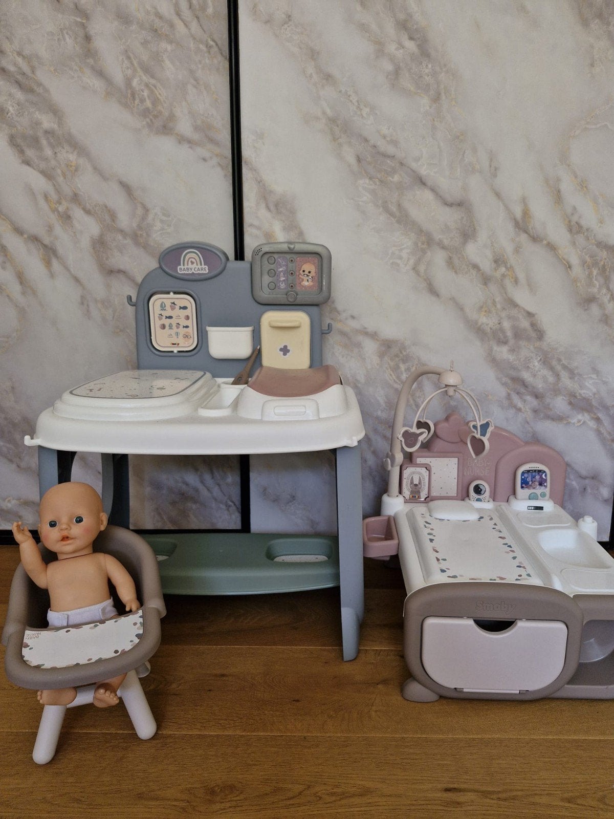Smoby Baby set, verzorgingstafel, bedje en stoeltje met pop, Ophalen, Zo goed als nieuw, Babypop