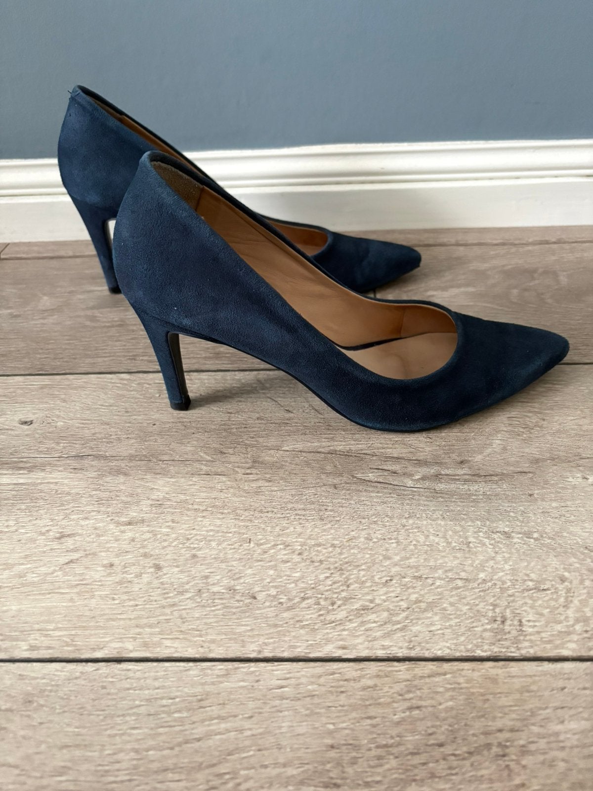 Als nieuwe donkerblauwe suede pumps Tango maat 39, Blauw, Ophalen of Verzenden, Zo goed als nieuw, Schoenen met hoge hakken