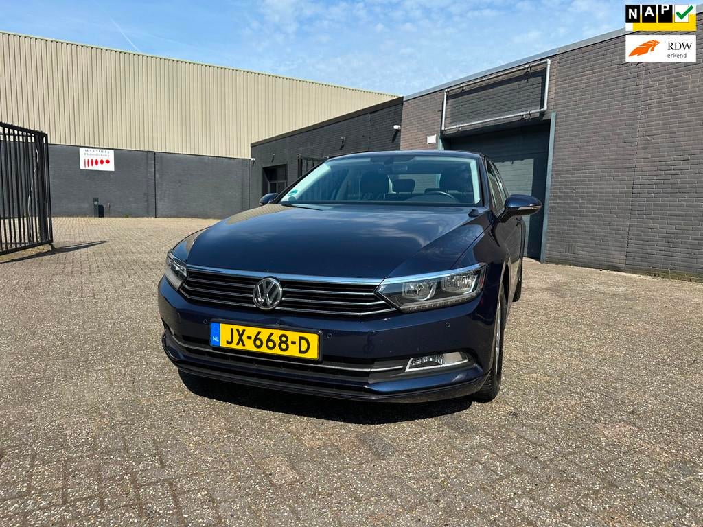 Volkswagen Passat 1.6 TDI Connected Series Clima Cruise Navi, Stof, Gebruikt, 4 cilinders, Blauw