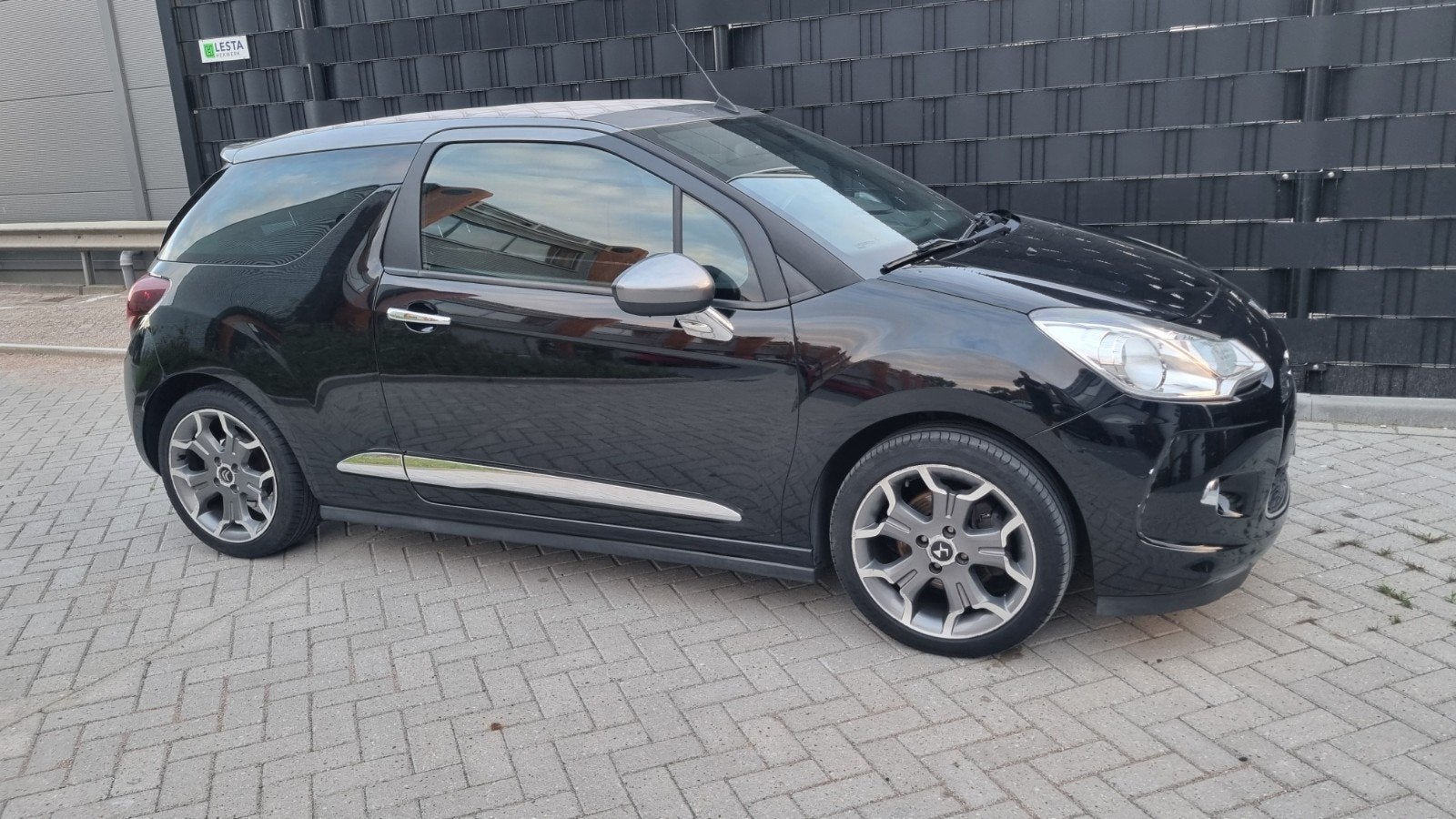 Citroën DS3 1.6 THP Cabrio 2013 Zwart, Auto's, Citroën, Voorwielaandrijving, 1131 kg, Zwart, Leder en Stof