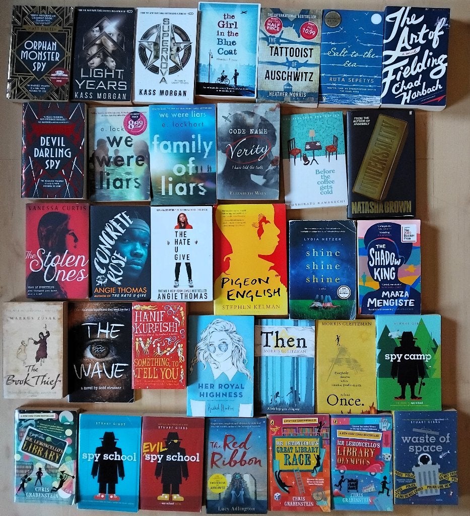 Young Adult - 33 books YA - recent popular titles, Ophalen of Verzenden, Zo goed als nieuw, Fictie