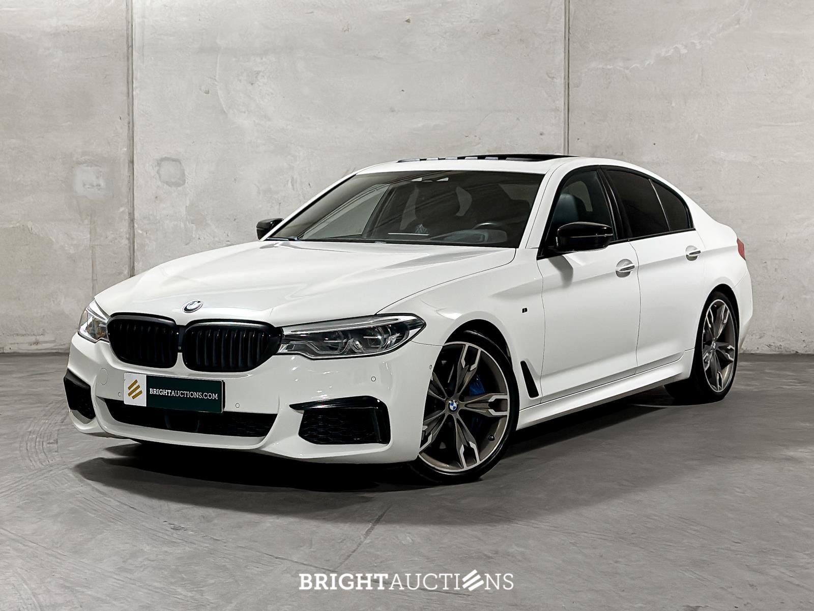 BMW 5 Serie M550i xDrive High Executive (bj 2026, automaat), Auto's, Automaat, Gebruikt, 8 cilinders, Wit