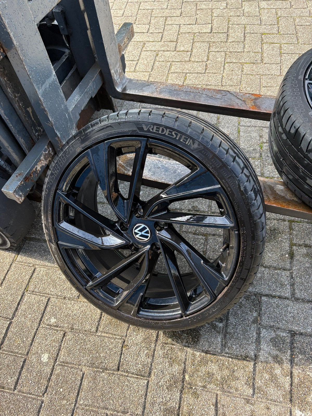 Vw Caddy 19 Inch velgen met banden 3 mnd oud, 19 inch, Banden en Velgen, Ophalen of Verzenden, 235 mm