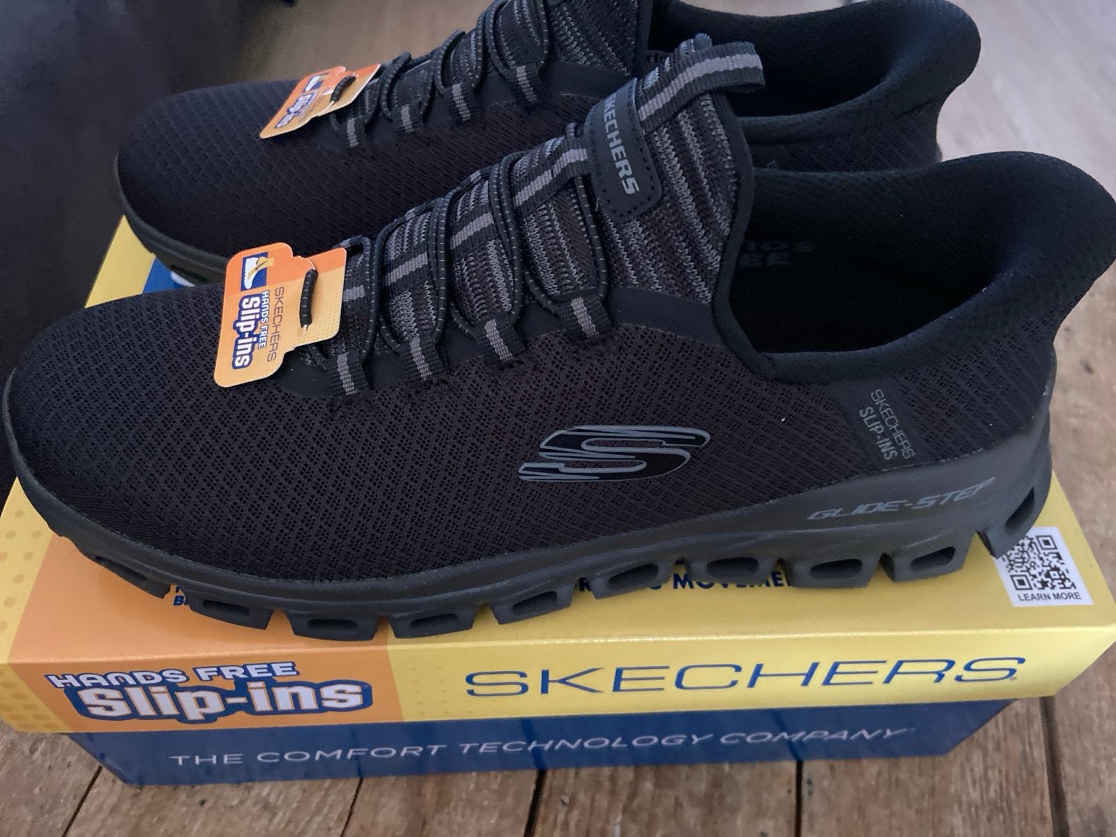 Skechers Slip-ins Sneakers Maat 42 Nieuw in Doos, Ophalen of Verzenden, Nieuw, Zwart, Sneakers of Gympen