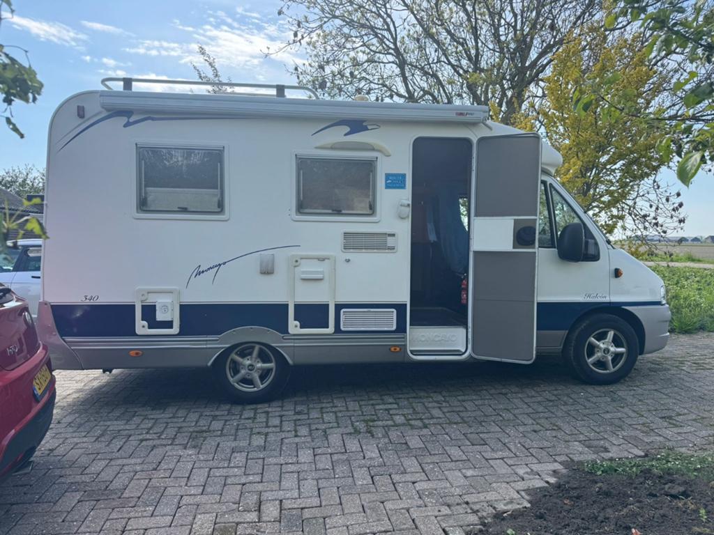 Moncayo Camper met nieuwe luifel, huisaccu en banden, Caravans en Kamperen, Overige merken, Particulier, Half-integraal, Luifel
