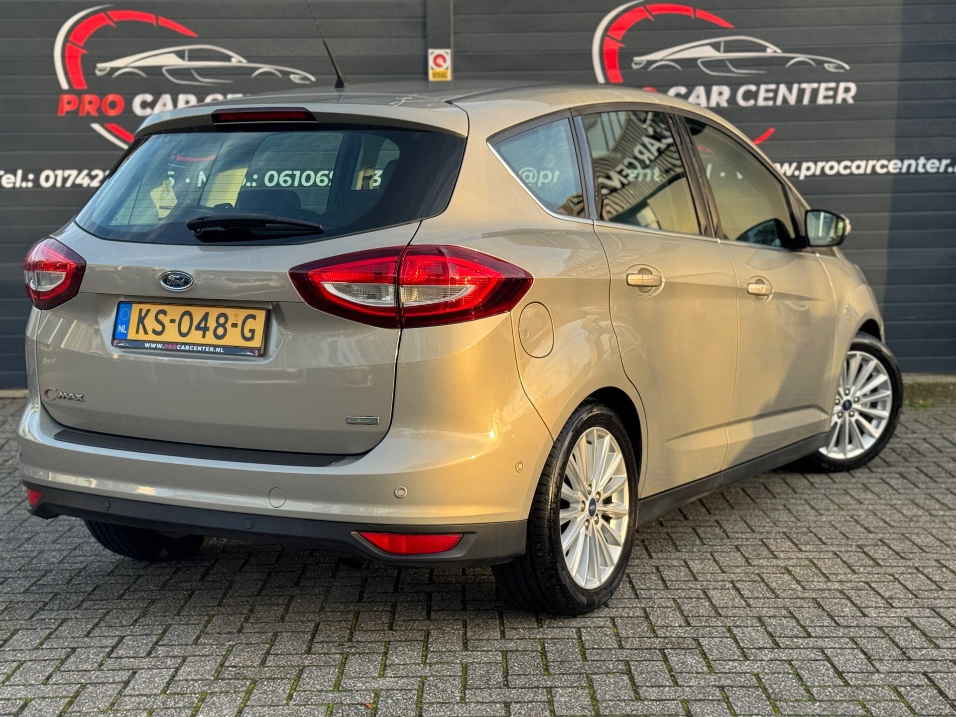 Ford C-Max 1.5 Titanium Climate | Cruise | V-A Pdc | Carplay, Auto's, Stof, Euro 6, 4 cilinders, 150 pk