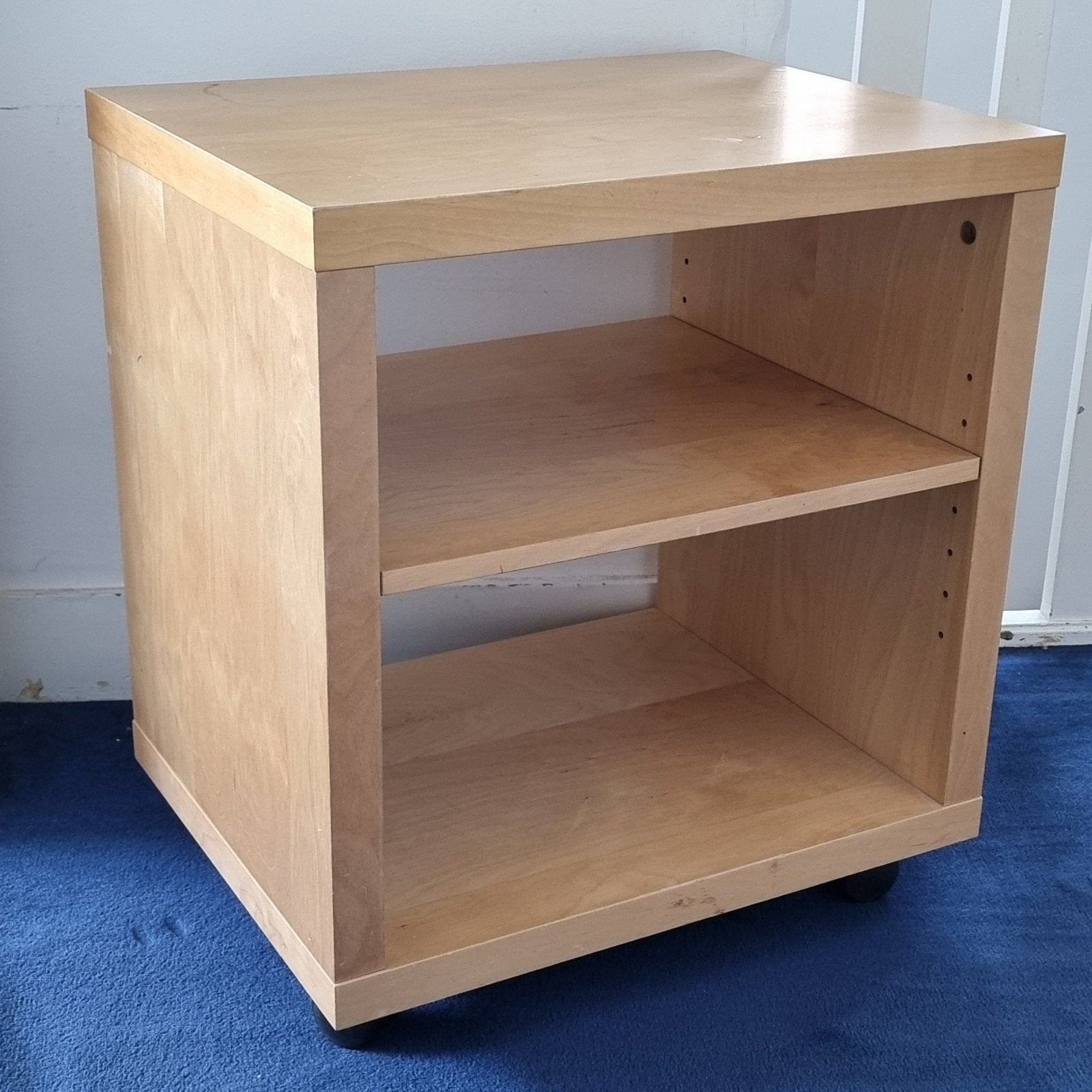 IKEA bijzettafel/kastje op wielen - licht hout, Ophalen, Gebruikt