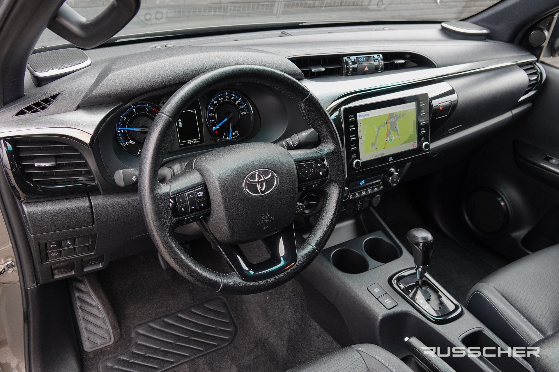Toyota Hilux 2.8 D-4D Double Cab 4X4 204Pk Aut. | Invincible, Automaat, Gebruikt, Zwart, 4 cilinders