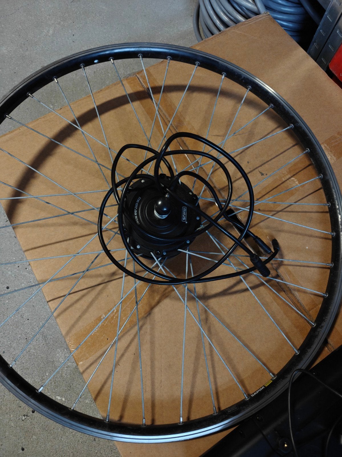 Voorwiel 28 inch met elektro motor + accu 36v, Ophalen of Verzenden, Motor