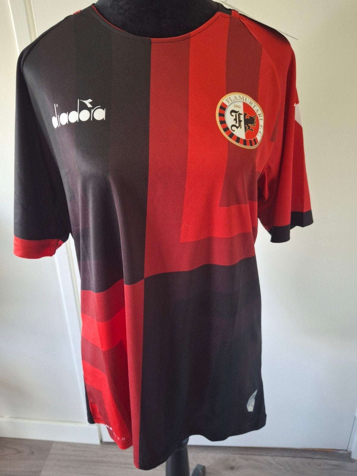 Diadora Flamurtari FC Voetbalshirt, Kleding | Heren, Sportkleding, Maat 52/54 (L), Nieuw, Ophalen of Verzenden, Voetbal
