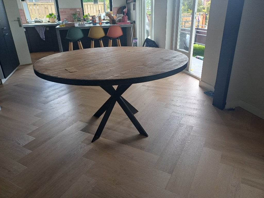 Ronde eettafel met metalen onderstel, Ophalen, Gebruikt, Rond, Metaal