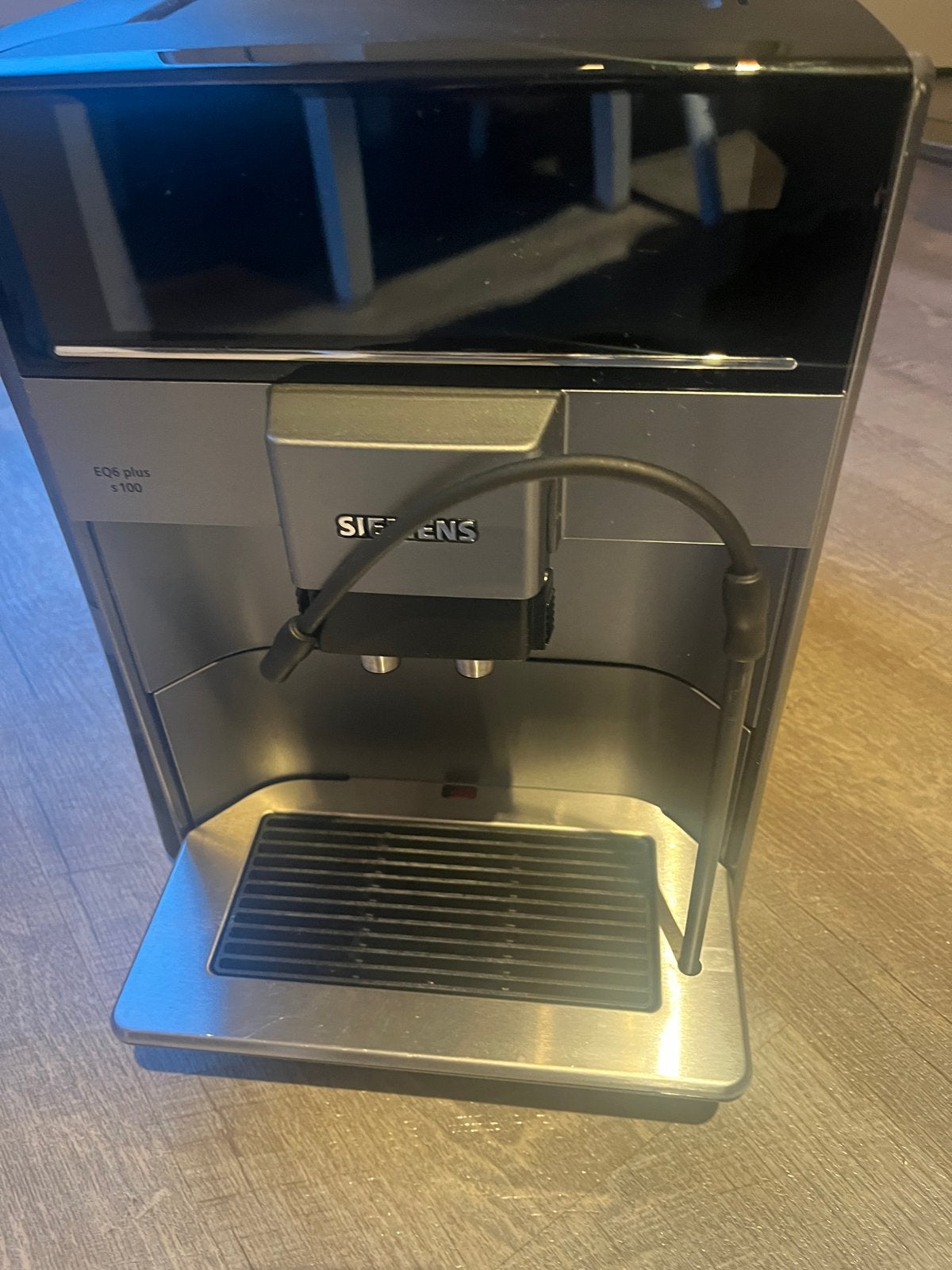 Siemens EQ.6 plus s100 volautomatische espressomachine, Witgoed en Apparatuur, Koffiezetapparaten, Ophalen, Afneembaar waterreservoir