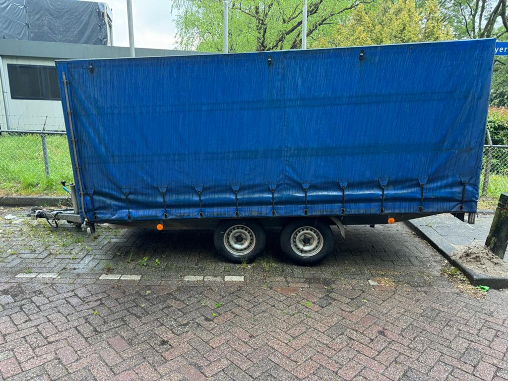 Robuuste aanhangwagen met huif - Dubbelasser, Auto diversen, Aanhangers en Bagagewagens, Ophalen of Verzenden, Zo goed als nieuw