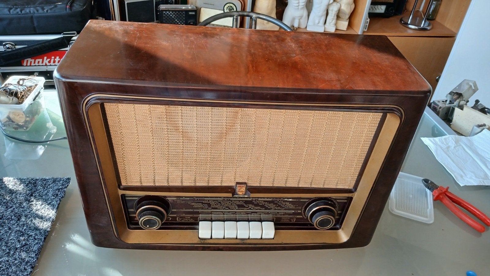 Eerlijke bakelieten radio uit 1954, met FM!, Ophalen