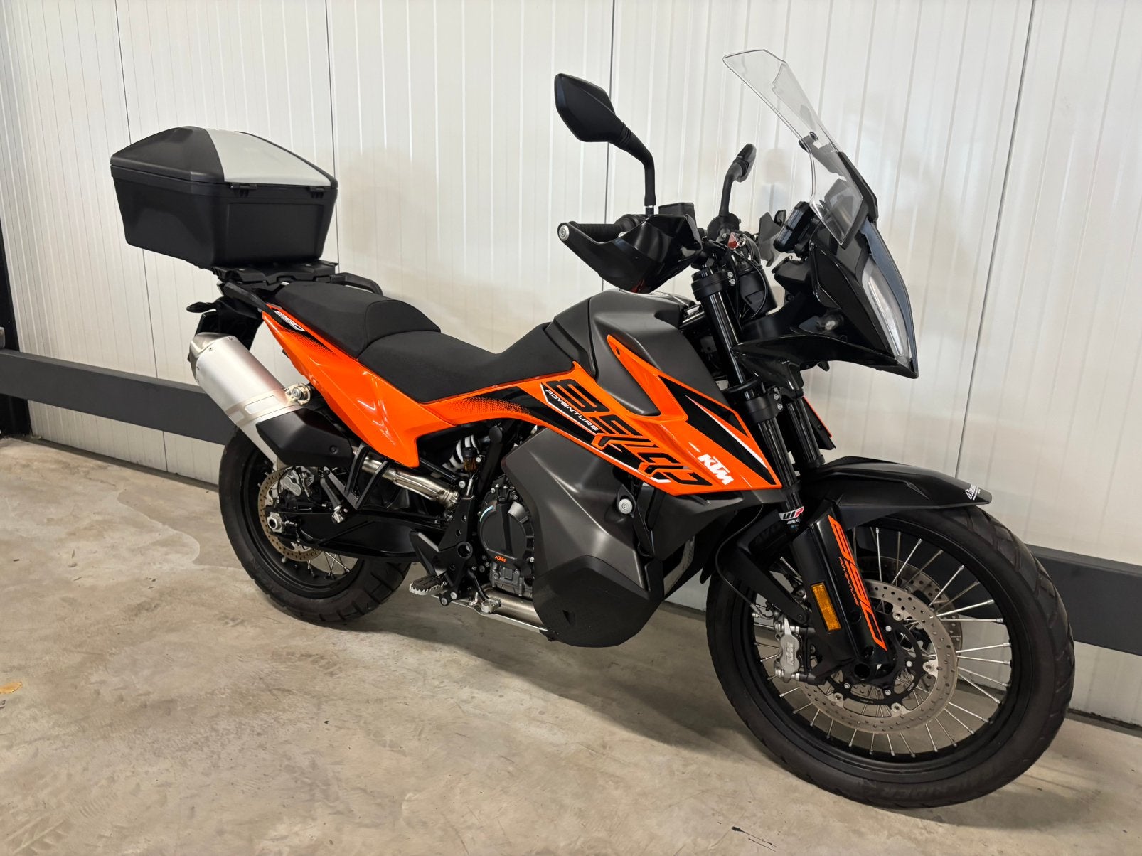KTM 890 Adventure (bj 2022) 3800km Topkoffer, 2 cilinders, Occasion, 890 cc, Motorrijbewijs A