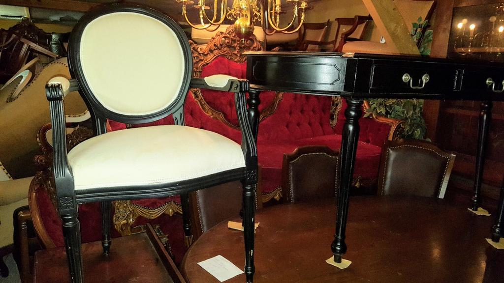 Armstoelen met sidetable, Huis en Inrichting, Ophalen, Zwart, Eén