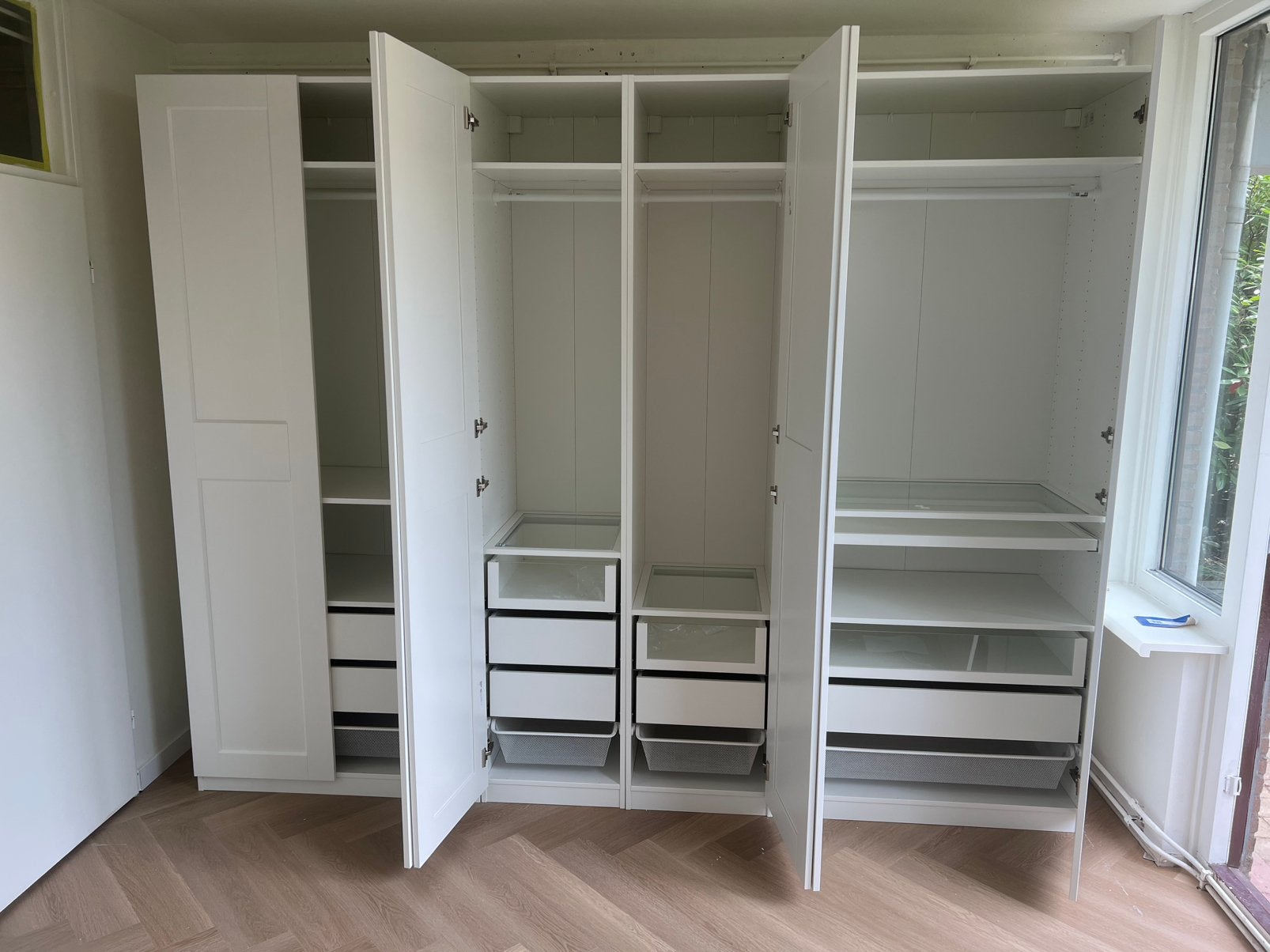 Klusjesman bied zich aan montage woning opknappen, Ophalen, Zo goed als nieuw