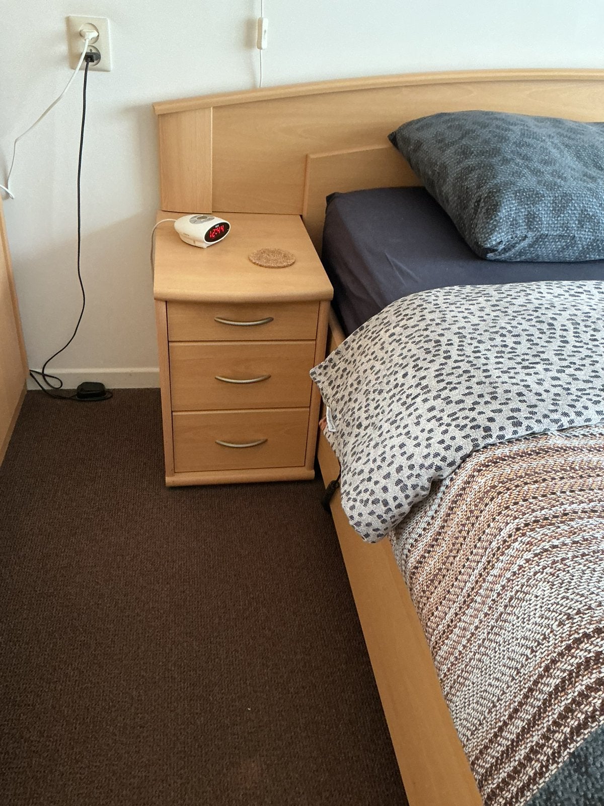 Moet weg bed met elektrische lattenbodems, Ophalen, Zo goed als nieuw, Tweepersoons