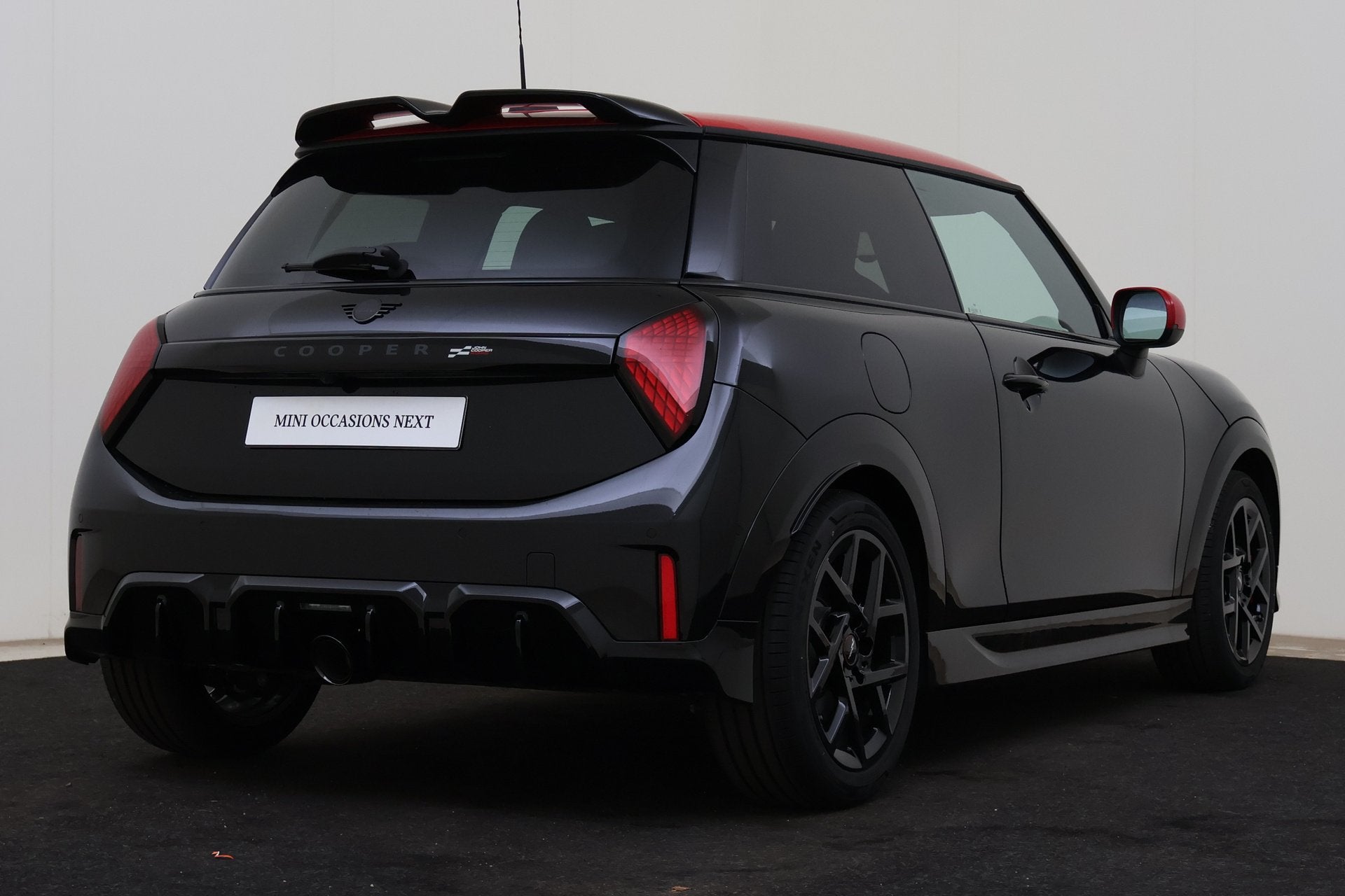 MINI Cooper John Cooper Works Automaat / Sportstoelen / Comf, Gebruikt, Zwart, 4 cilinders, Met garantie (alle)