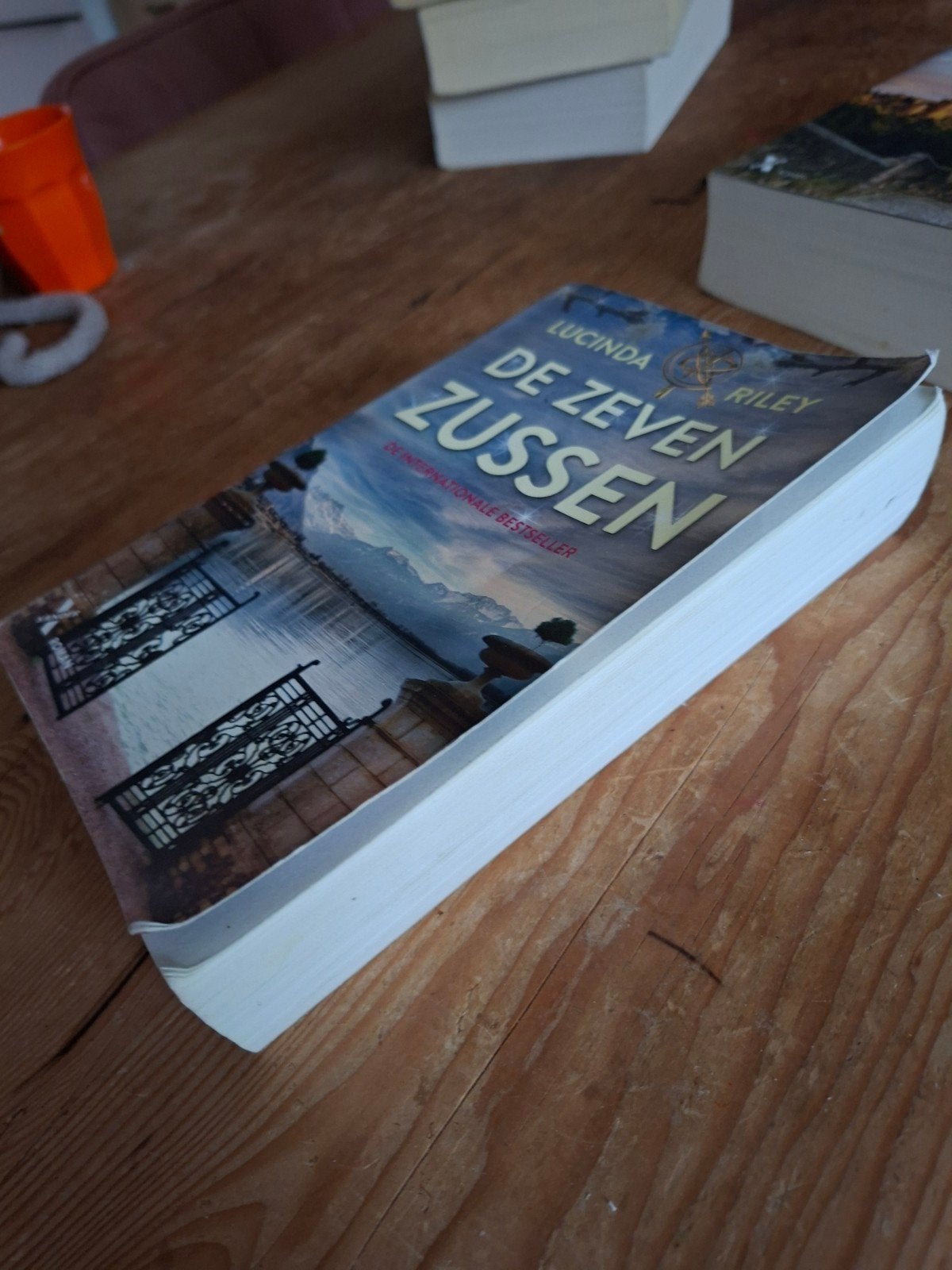De Zeven Zussen - Lucinda Riley (Paperback), Ophalen, Gelezen, Lucinda Riley, Nederland