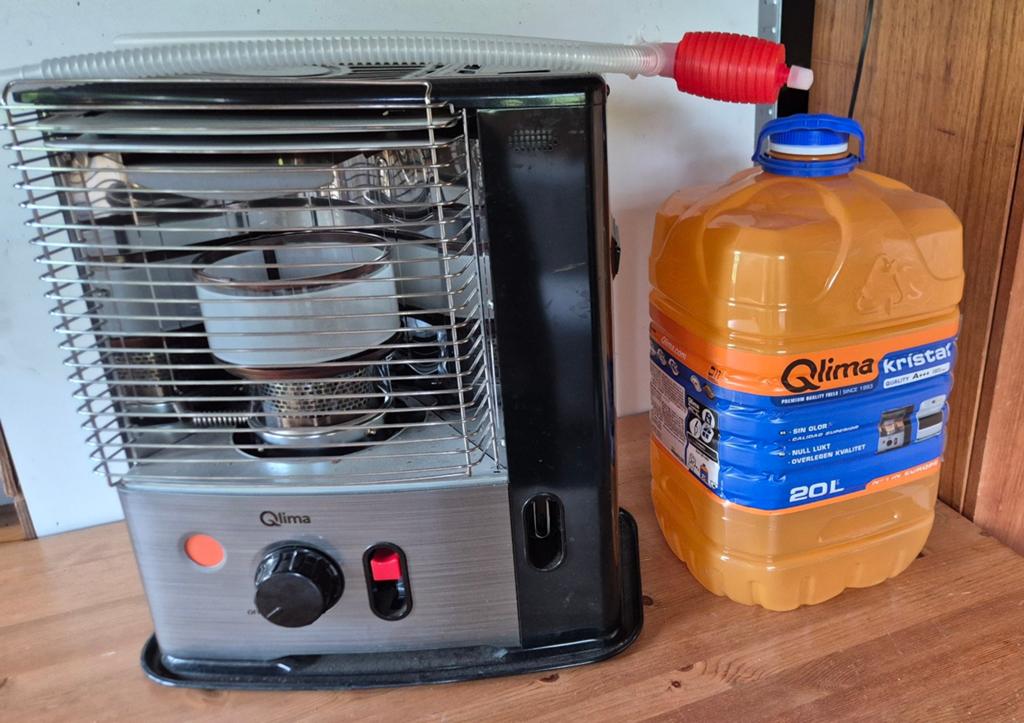 Qlima Kristal Petroleumkachel - R8128, Huis en Inrichting, Kachels, Zo goed als nieuw, Vrijstaand, Petroleumkachel, Overige brandstoffen