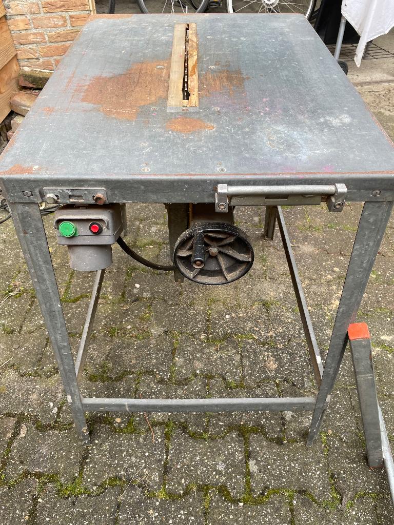 Zaagtafel, Doe-het-zelf en Verbouw, Gereedschap | Zaagmachines, Ophalen, Gebruikt, Cirkelzaag, 1200 watt of meer