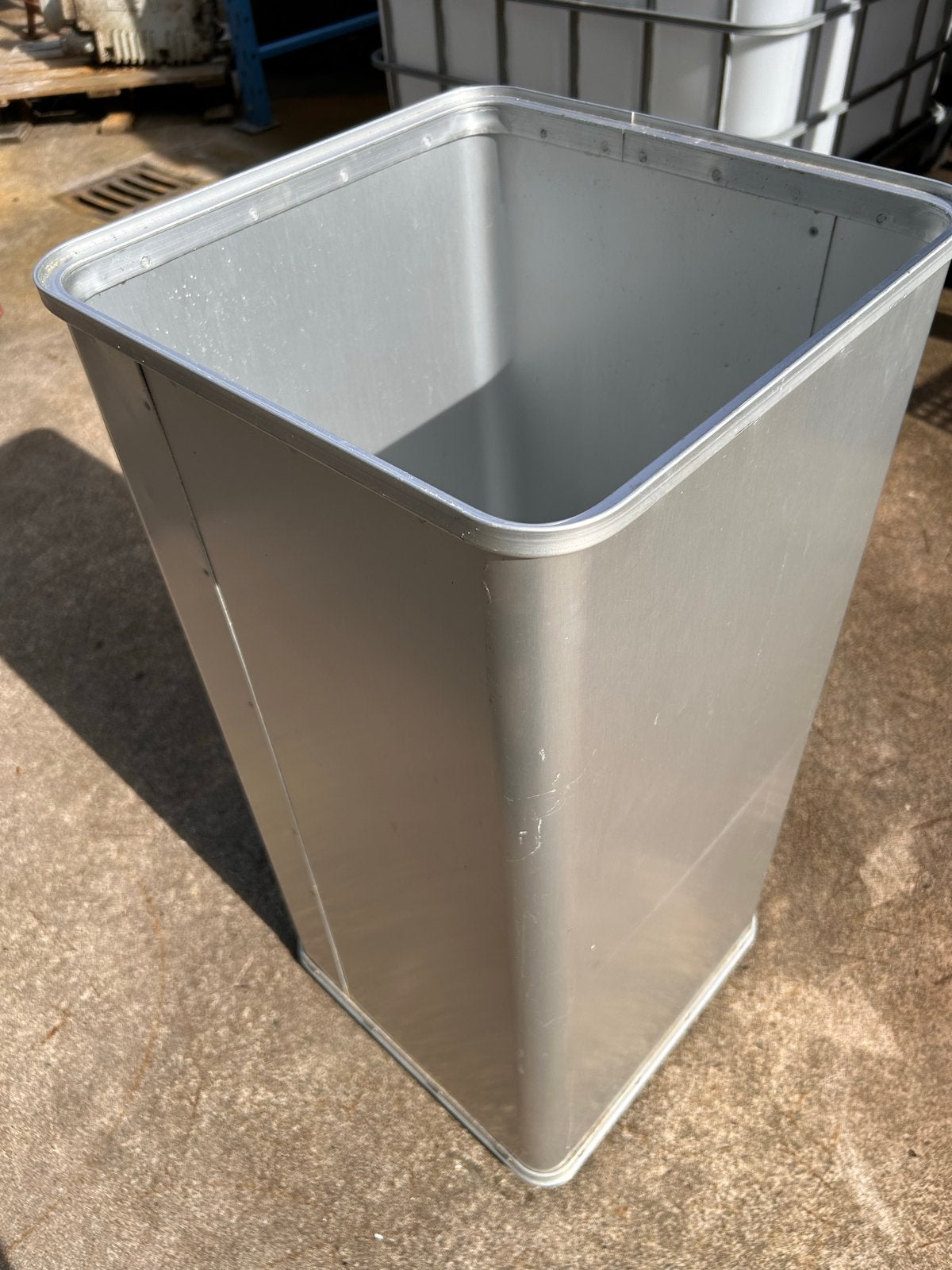 Aluminium afvalbak / vuilnisbak - +/- 100 liter inhoud, Ophalen, Overige materialen, Gebruikt, 40 liter of meer
