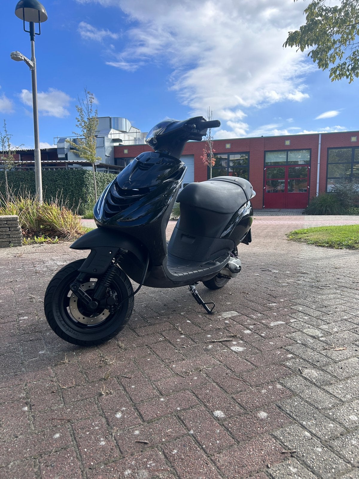 Zip 2takt 70cc met papier, Fietsen en Brommers, Ophalen, Zo goed als nieuw, Tweetakt, Zip