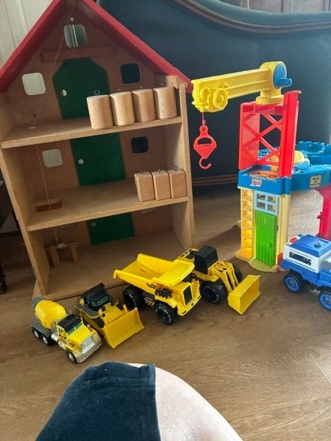 degelijk houten speelgoed pakhuis met veel extra,s, Ophalen, Zo goed als nieuw, Overige typen