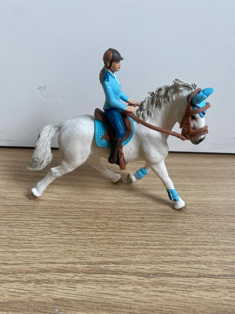 Schleich paard met ruiter - Wit paard met blauwe details, Ophalen of Verzenden, Gebruikt