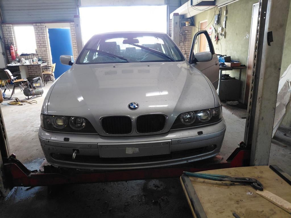 Deze bmw E39 520i word gedemonteerd, Ophalen of Verzenden, BMW