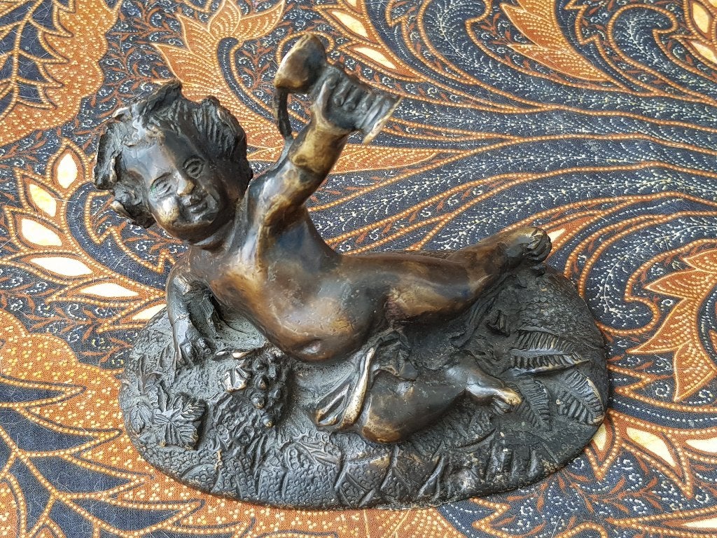 Mooi zwaar antiek brons beeldje uit Engeland van een putti., Antiek en Kunst, Ophalen of Verzenden, Brons