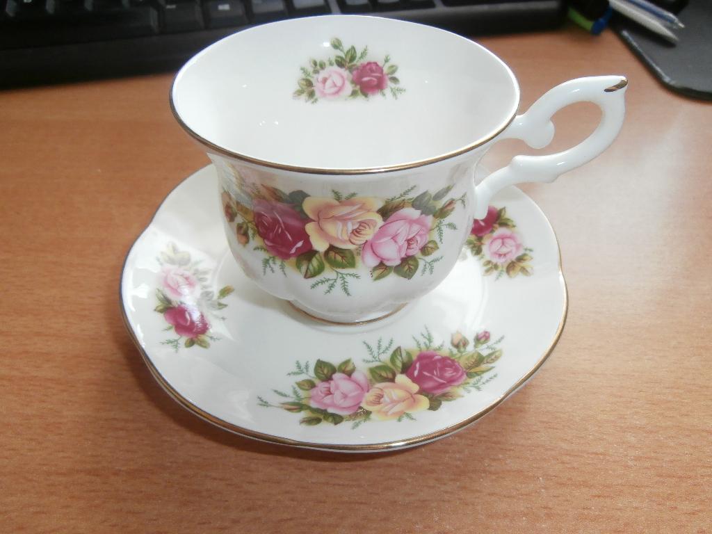 6x kop en schotel Royal Canterbury Cottage Roses Fine Bone, Verzamelen, Porselein, Kristal en Bestek, Nieuw, Kop en/of schotel