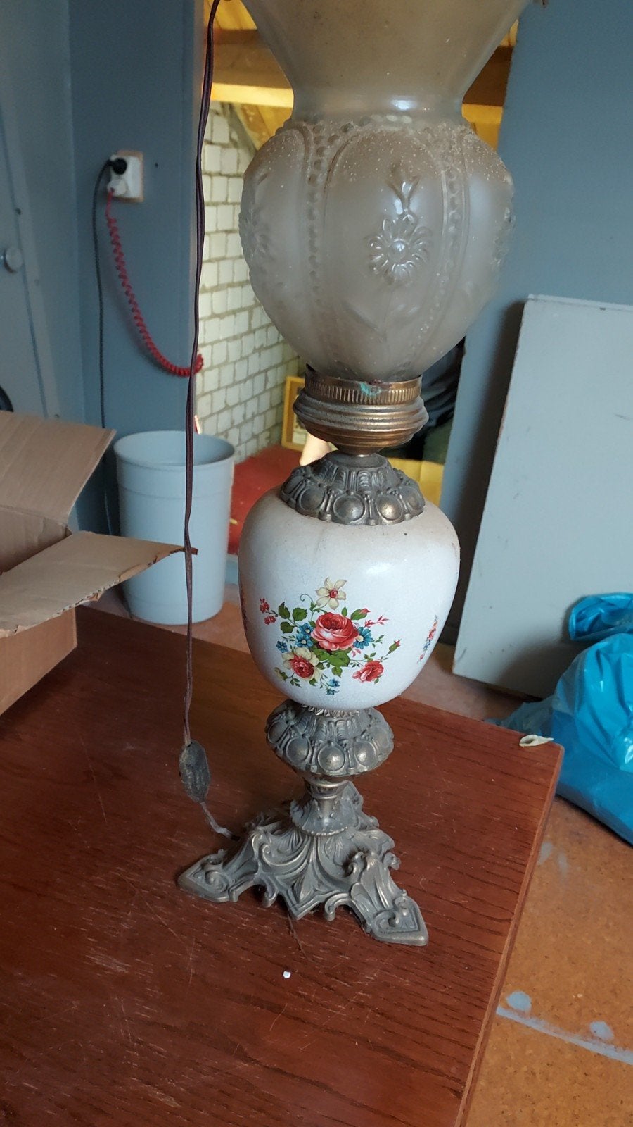 Antieke tafellamp met bloemmotief en geëtst glas, Ophalen of Verzenden