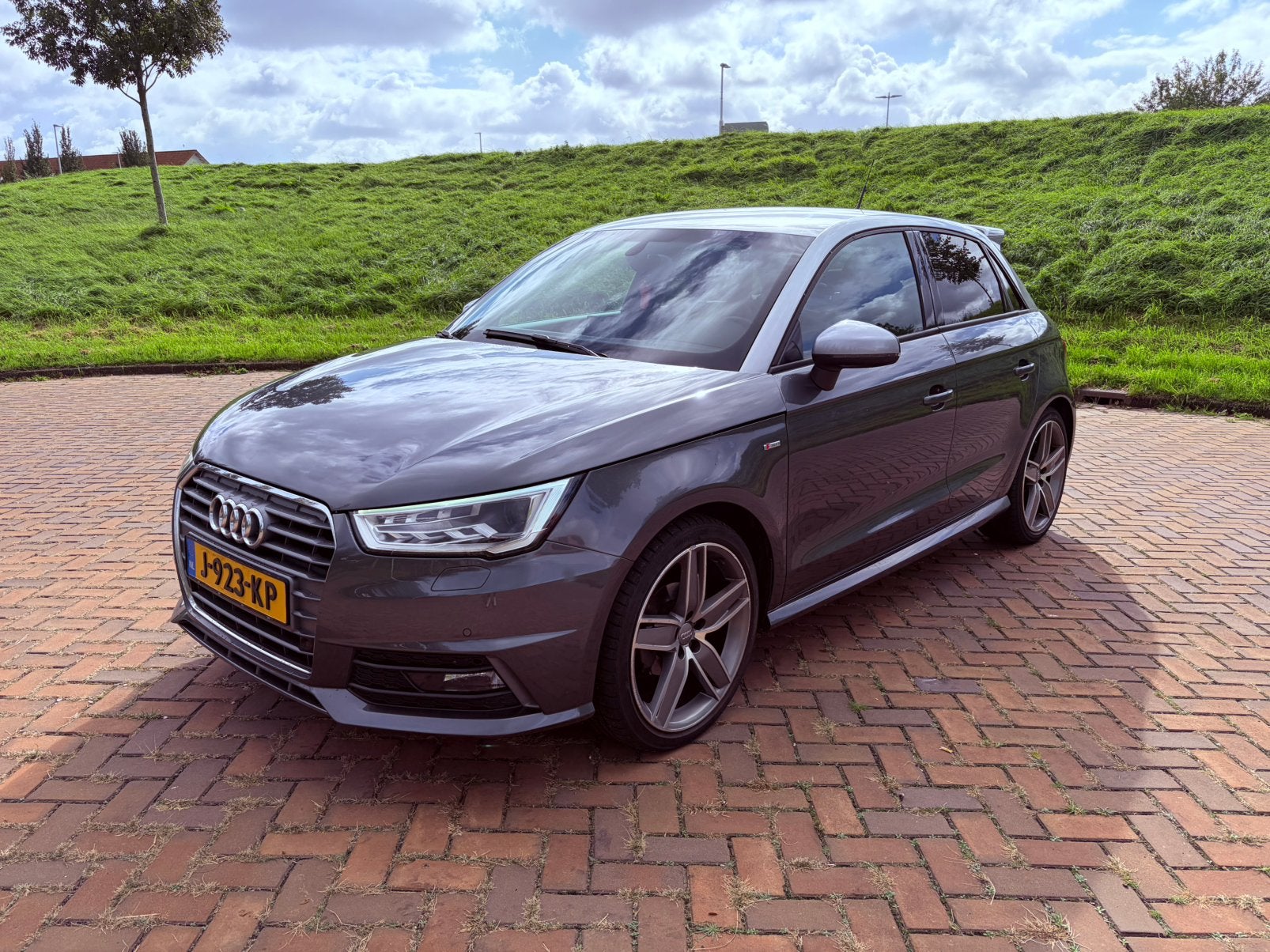 Audi A1 1.0 Tfsi Sportback S-Tronic 2016 3 x S-line Led/S1, Euro 5, Zwart, Particulier, 1065 kg