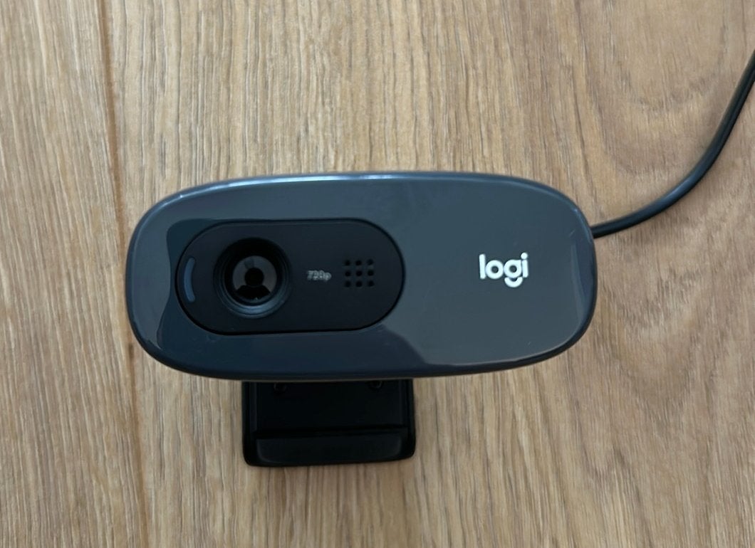 Logitech Webcam C270, Computers en Software, Webcams, MacOS, Ophalen of Verzenden, Zo goed als nieuw, Monitorclip