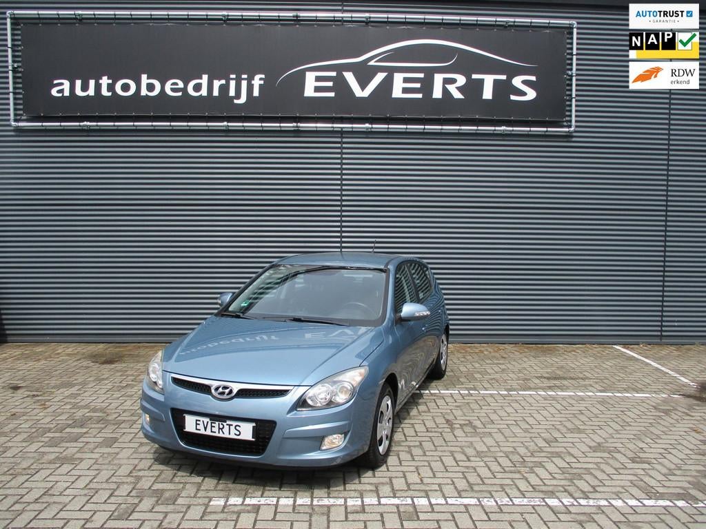 Hyundai I30 1.6i Style dealer onderhouden zie boekjes nette, Auto's, Hyundai, Gebruikt, 4 cilinders, Blauw, Leder en Stof