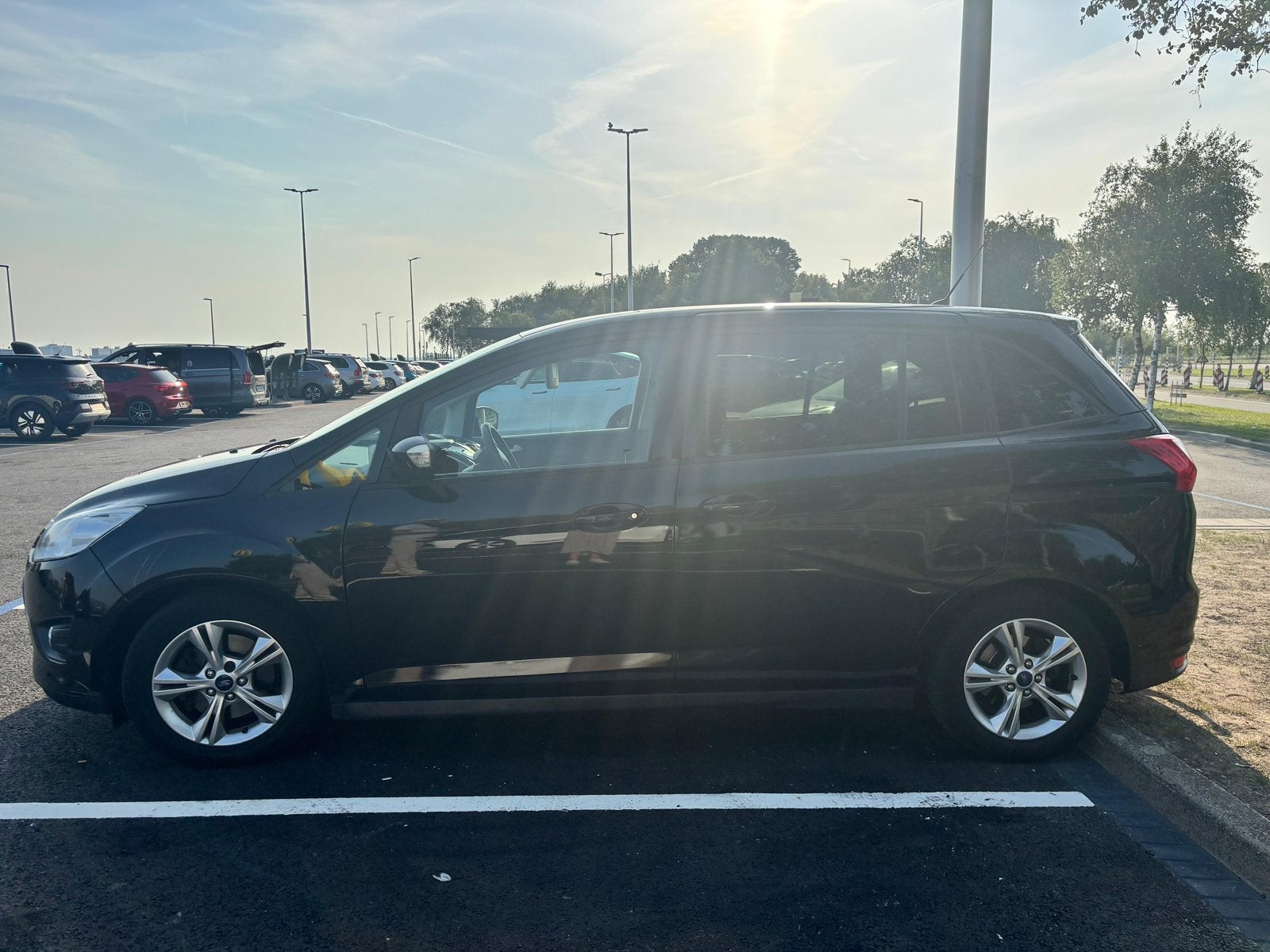 Ford Grand C-Max 1.0 92KW Zwart 7-persoons, Auto's, Ford, Voorwielaandrijving, 745 kg, 125 pk, 7 stoelen