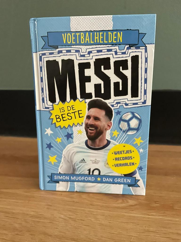 Boek Voetbalhelden; Messi is de beste, Ophalen of Verzenden, Zo goed als nieuw