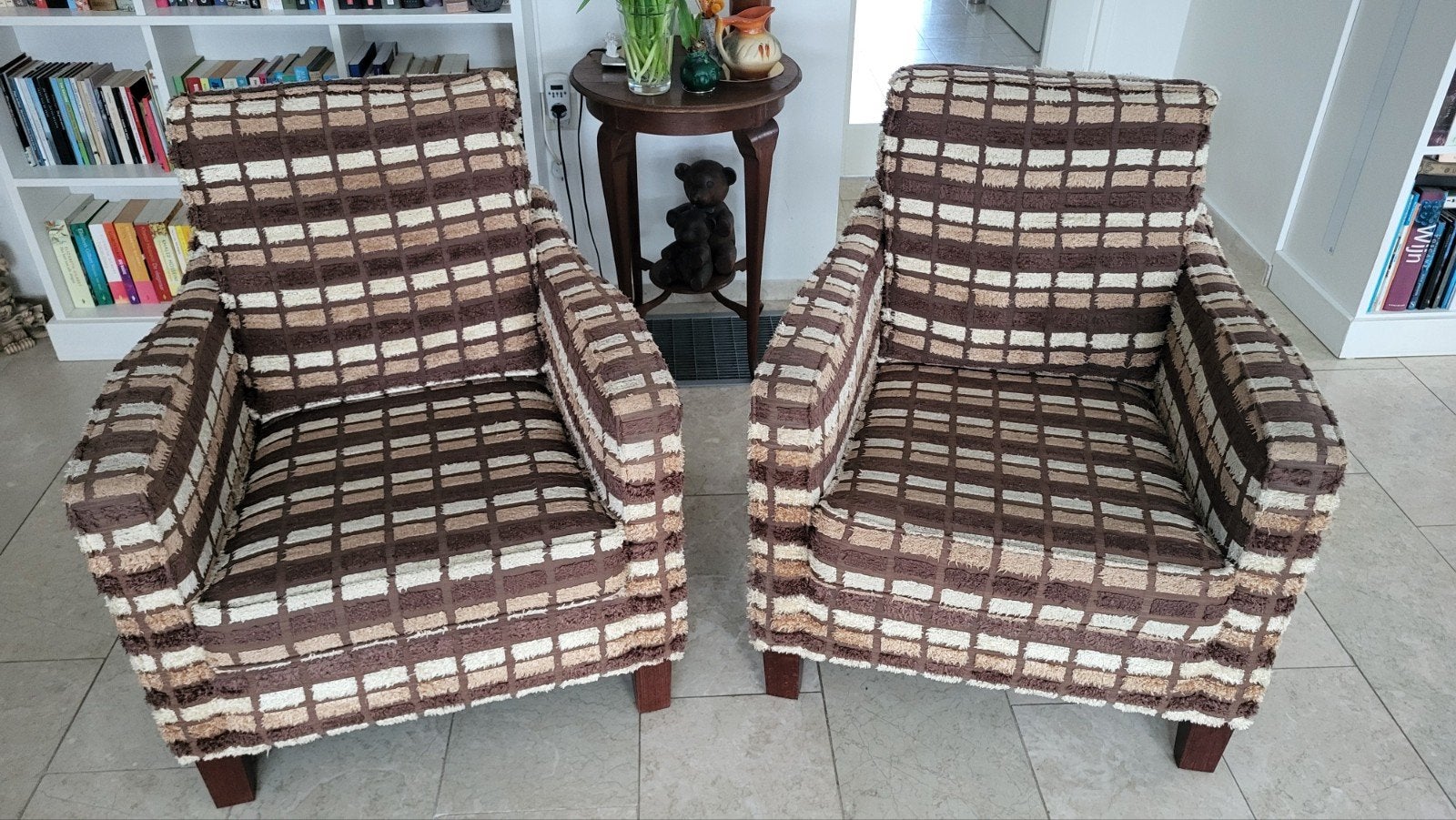 Twee comfortabele fauteuils met geblokt patroon, Ophalen, Retro, Comfortabel, Gebruikt, 75 tot 100 cm