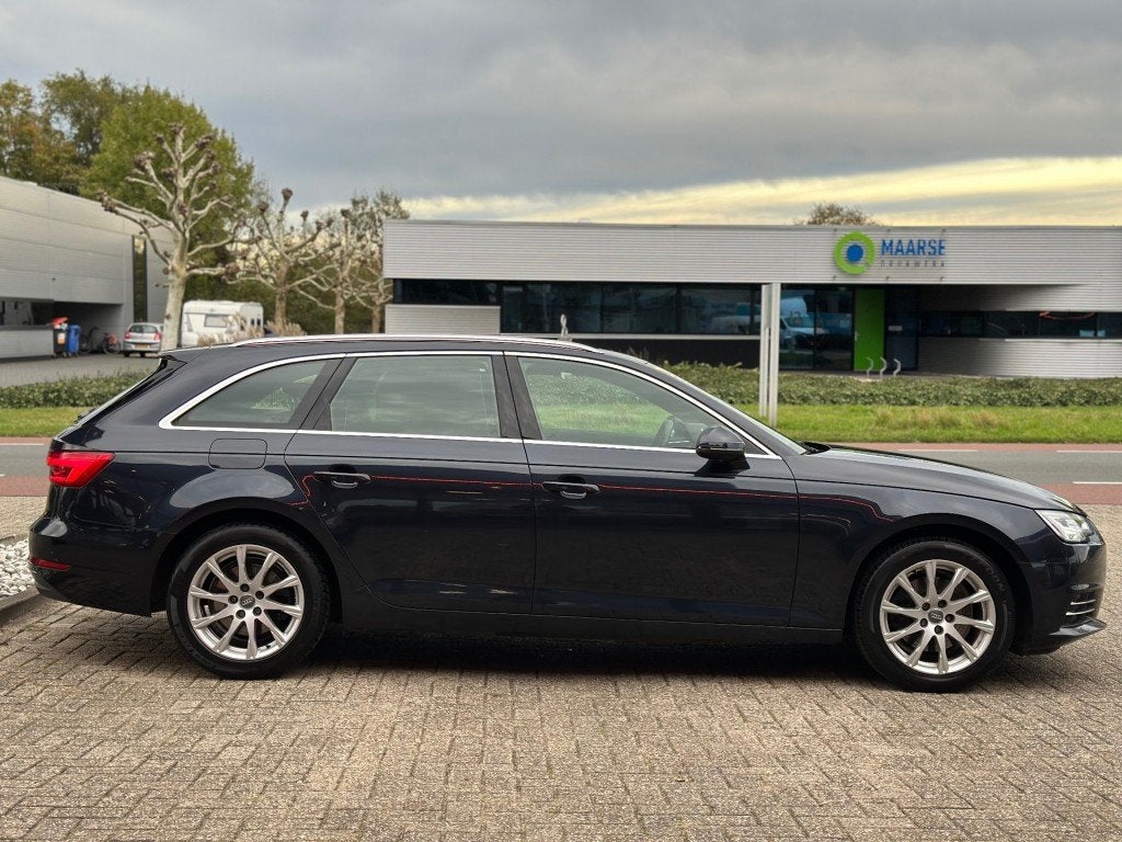 Audi A4 1.4 TFSI Lease Edition '' Schuif/kanteldak - Virtual, Auto's, Voorwielaandrijving, 1345 kg, Gebruikt, Euro 6